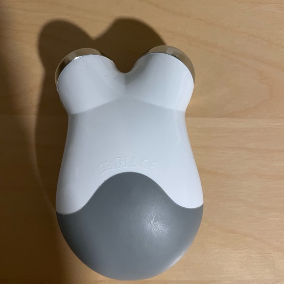 NuFace Trinity Mini & Fix Microwand - Picture 4 of 7